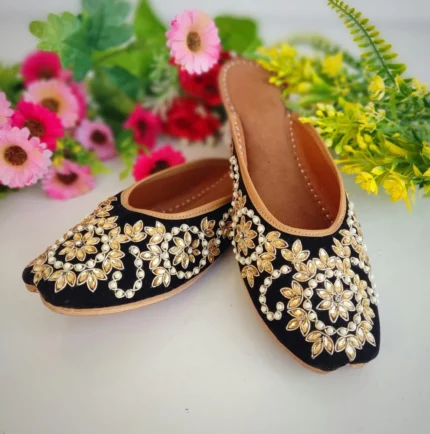 Leather Embroidered Womens Designer Footwear, Flats